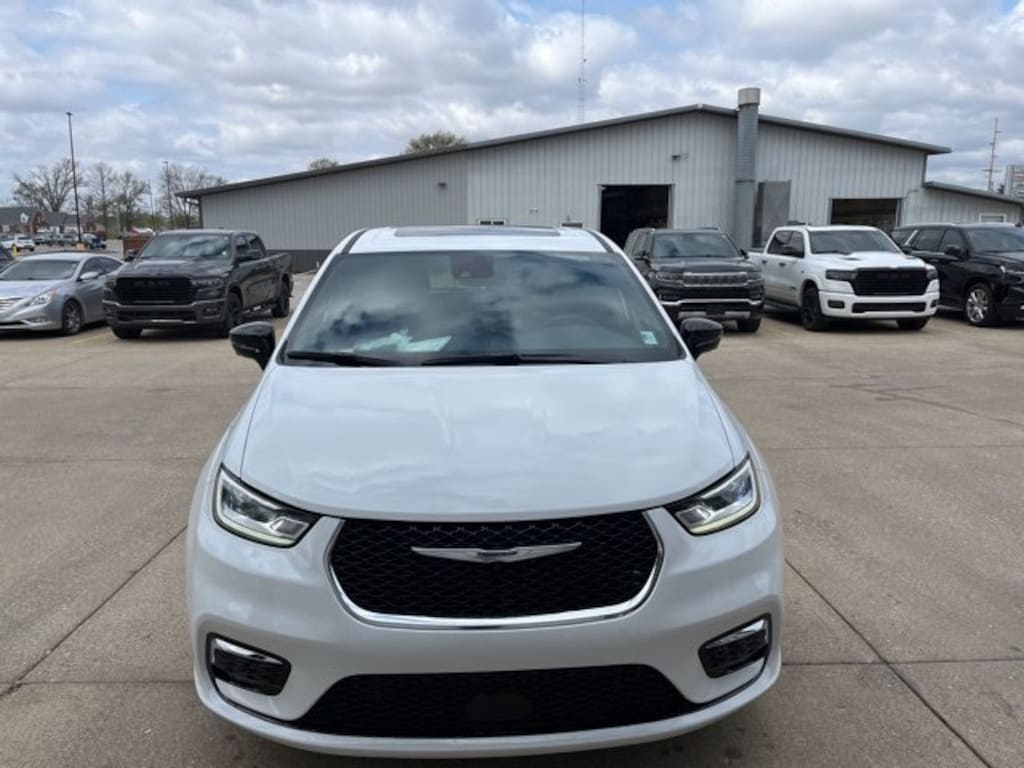 New 2026 Chrysler Pacifica LIMITED Passenger Van