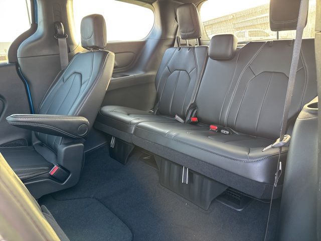 2026 Chrysler Pacifica Select - Photo 20