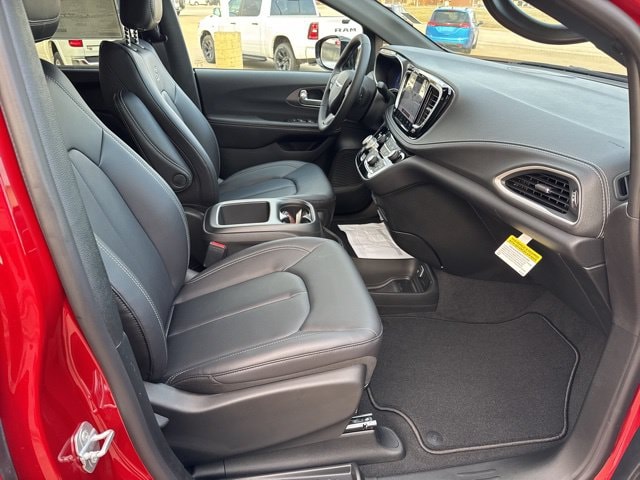 2026 Chrysler Pacifica Select - Photo 26