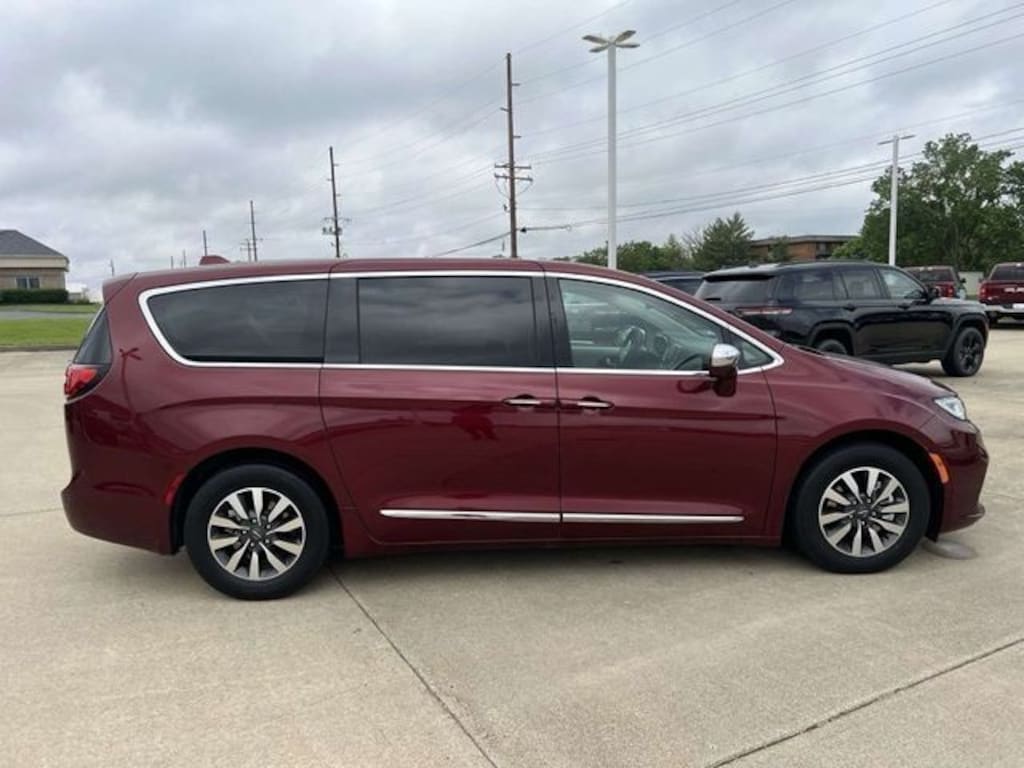 Used 2022 Chrysler Pacifica Hybrid Limited Minivan/Van