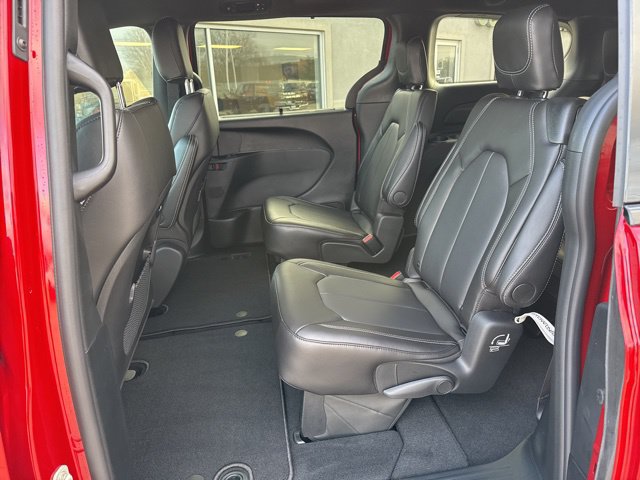 2026 Chrysler Pacifica Select - Photo 20