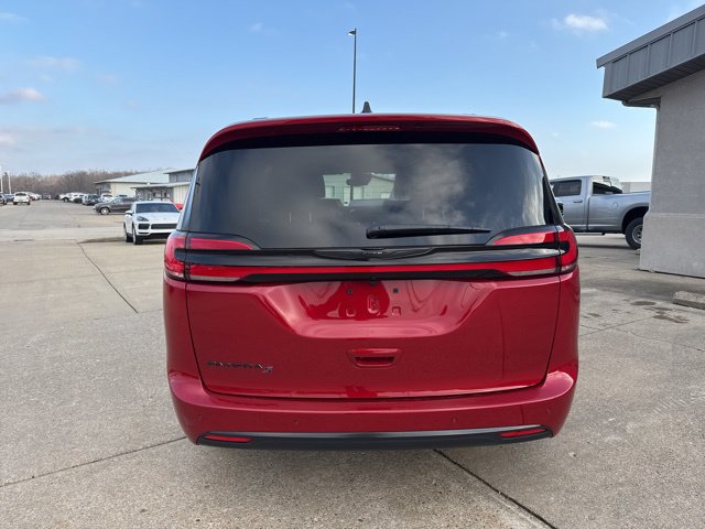 2026 Chrysler Pacifica Select - Photo 6