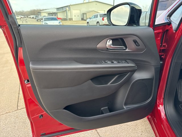 2026 Chrysler Pacifica Select - Photo 13