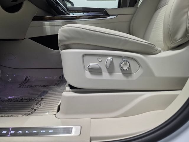 2026 Cadillac Escalade Platinum Luxury - Photo 15