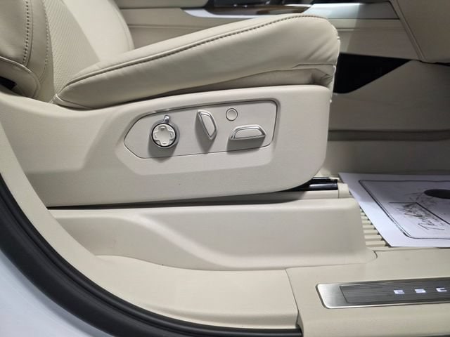 2026 Cadillac Escalade Platinum Luxury - Photo 36