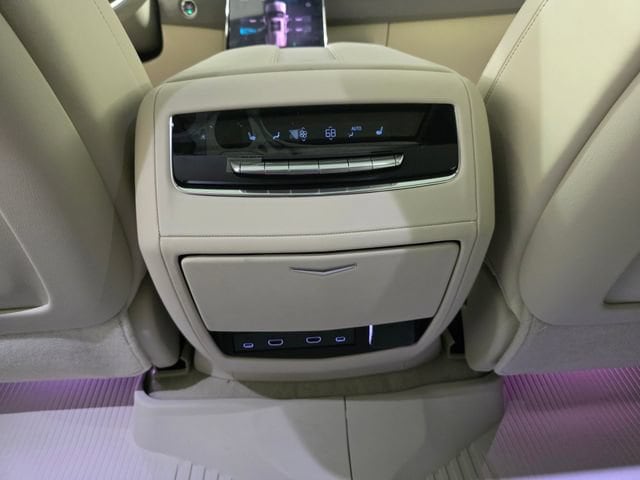 2026 Cadillac Escalade Platinum Luxury - Photo 31