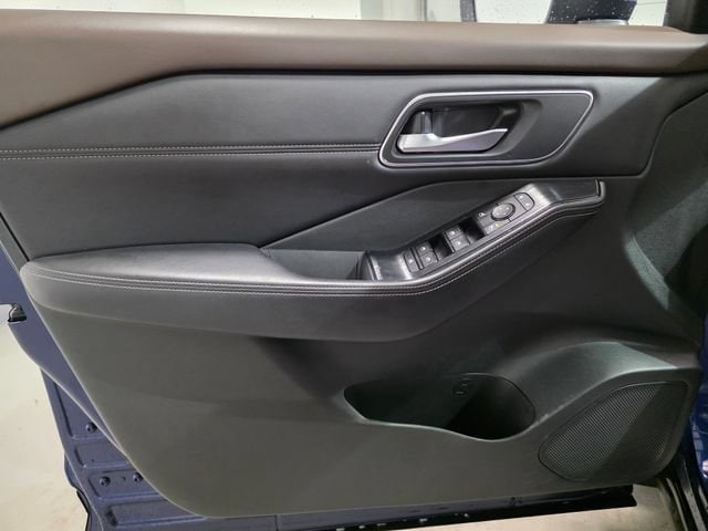 2021 Nissan Rogue SV - Photo 11