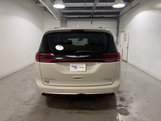 2021 Chrysler Pacifica Limited - Photo 3