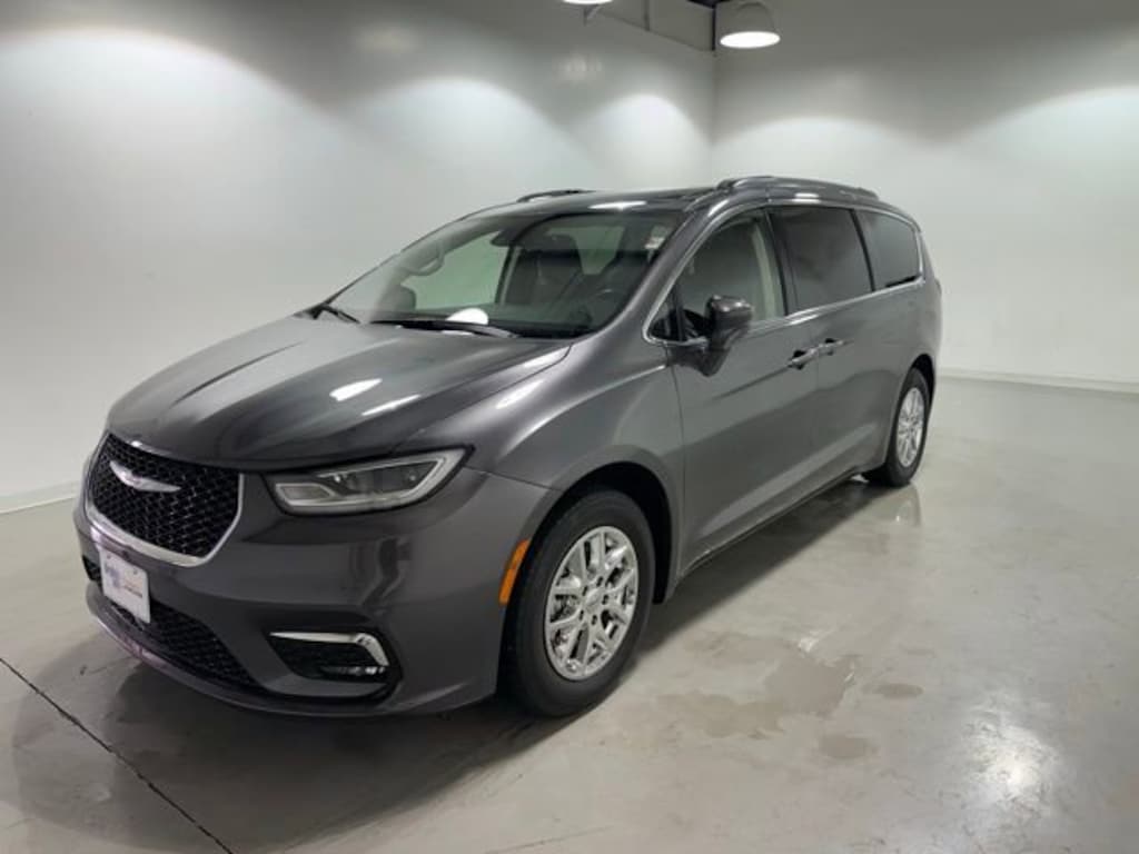 Used 2022 Chrysler Pacifica Touring L Van Passenger Van