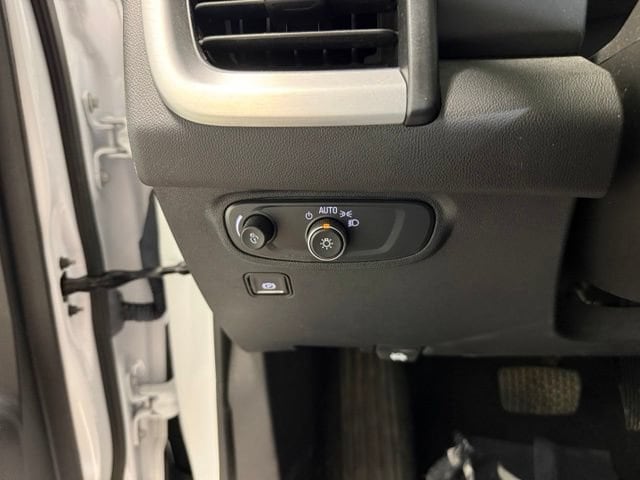 2024 GMC Terrain SLE - Photo 17