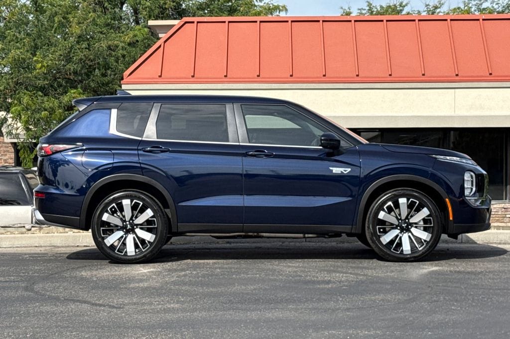 New 2026 Mitsubishi Outlander Phev SE SUV