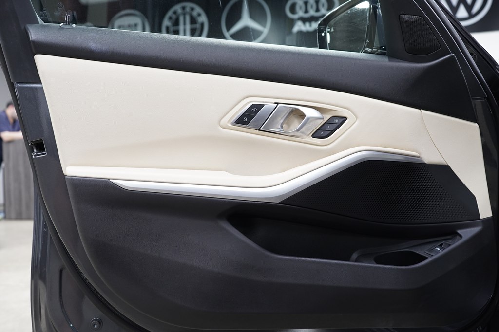 2020 BMW 3 Series 330i - Photo 9