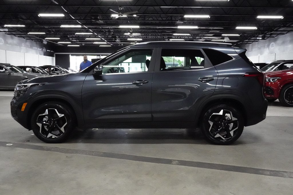 Used 2025 Kia Seltos EX SUV