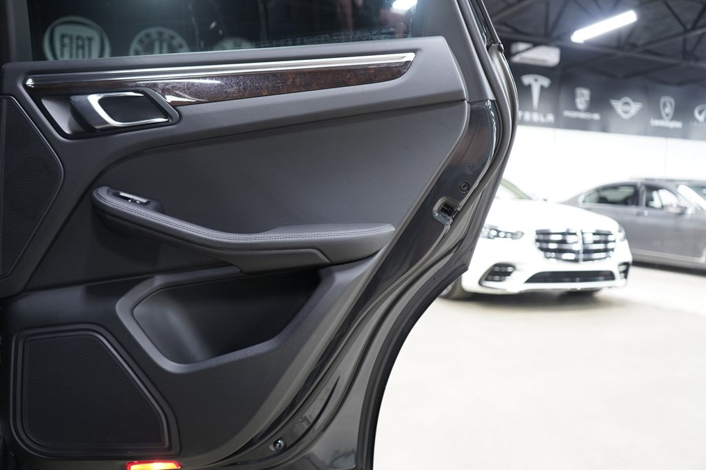 2023 Porsche Macan S - Photo 18