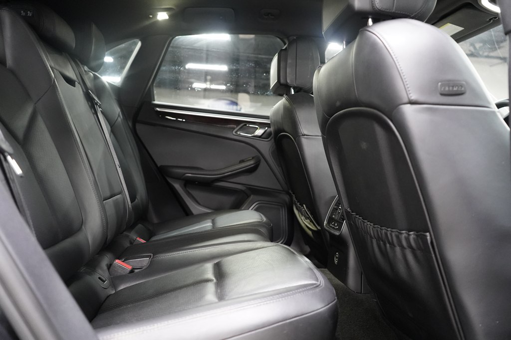 2023 Porsche Macan S - Photo 19