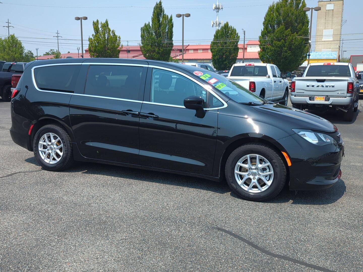 2023 Chrysler Voyager