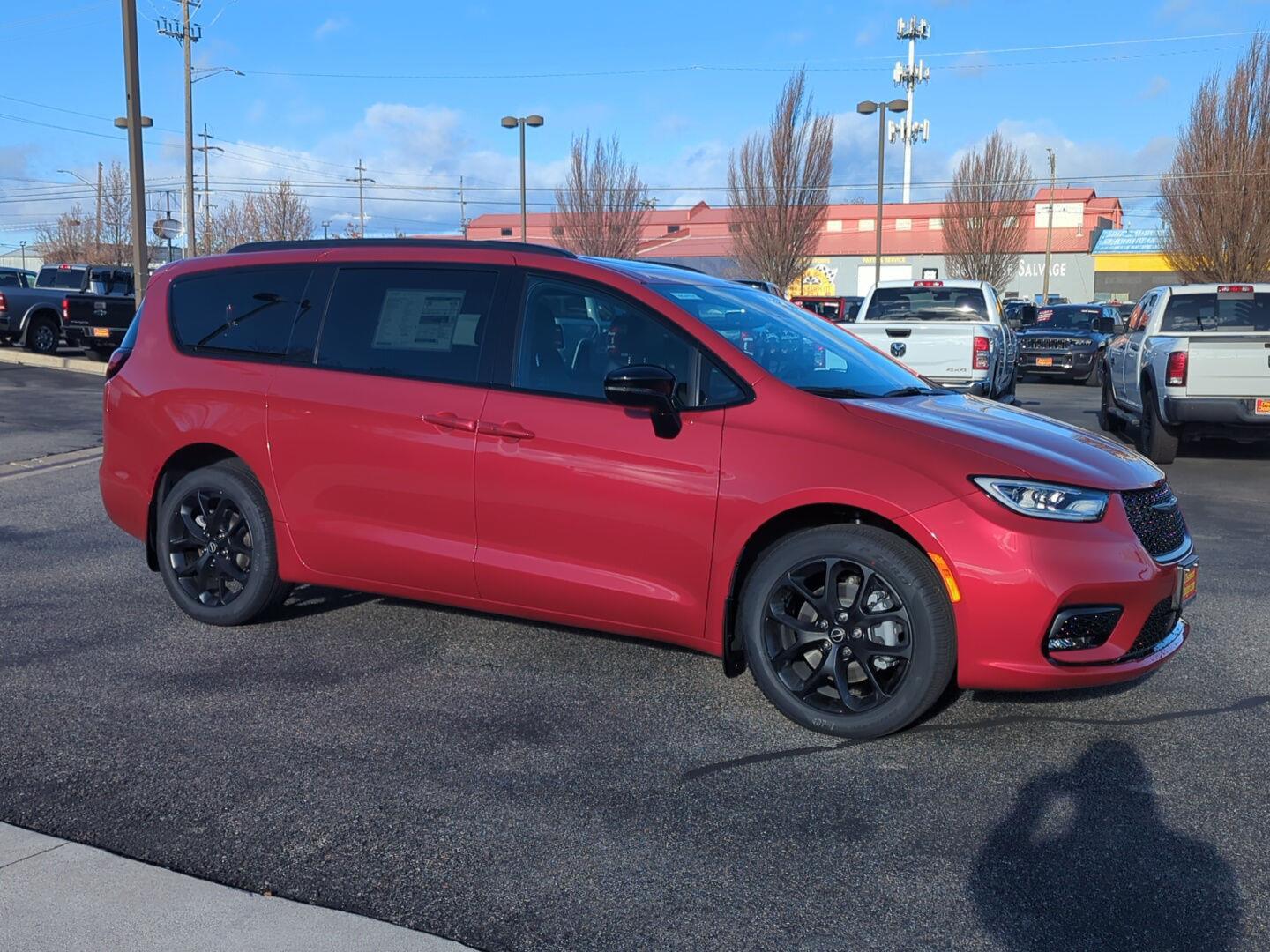 2026 Chrysler Pacifica Passenger Van 