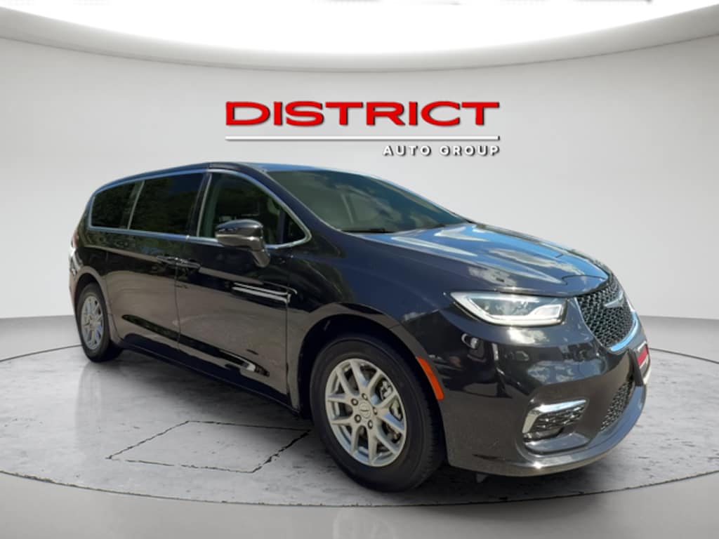 Used 2024 Chrysler Pacifica Touring L Van Passenger Van