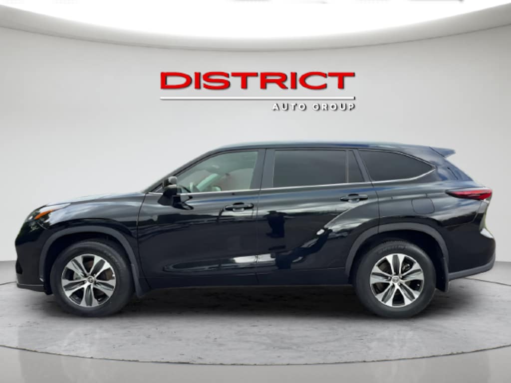 Used 2024 Toyota Highlander XLE SUV