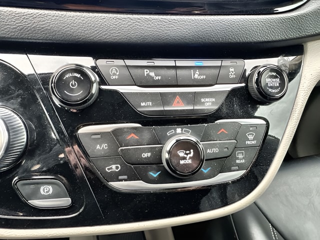 2023 Chrysler Pacifica Touring L - Photo 18