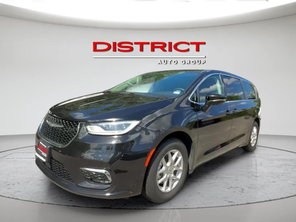Used 2024 Chrysler Pacifica Touring L Van Passenger Van