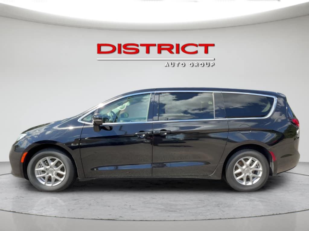 Used 2024 Chrysler Pacifica Touring L Van Passenger Van