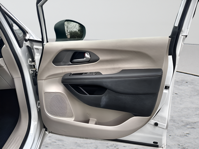 2023 Chrysler Pacifica Touring L - Photo 30