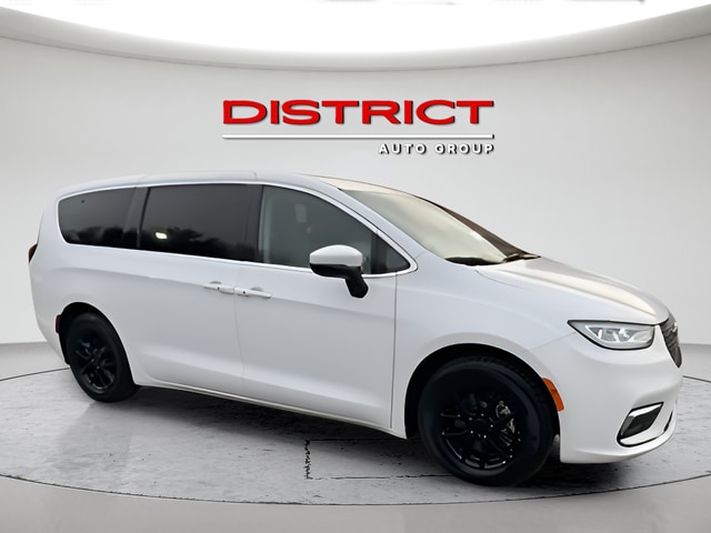 2023 Chrysler Pacifica Touring L - Photo 2
