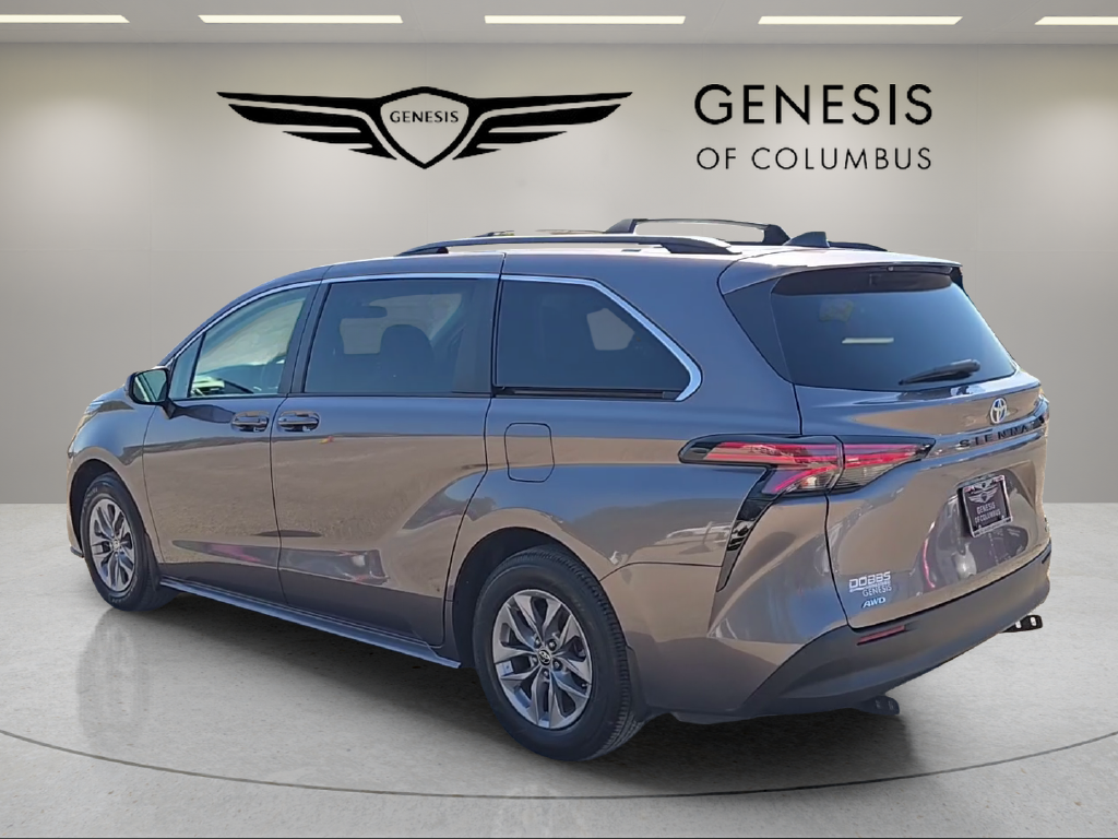 Used 2022 Toyota Sienna LE 8 Passenger Van Passenger Van
