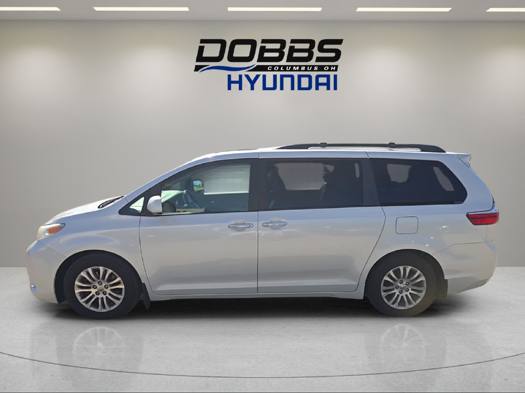 Used 2016 Toyota Sienna XLE Premium Minivan/Van