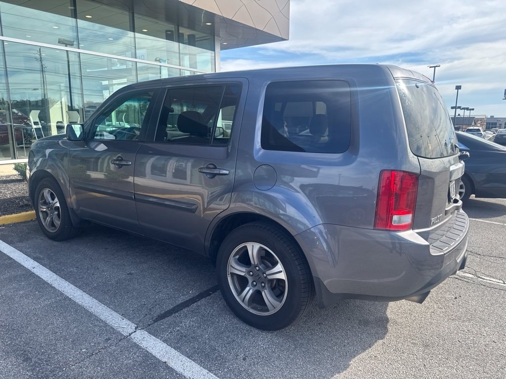 Used 2015 Honda Pilot SE AWD SUV