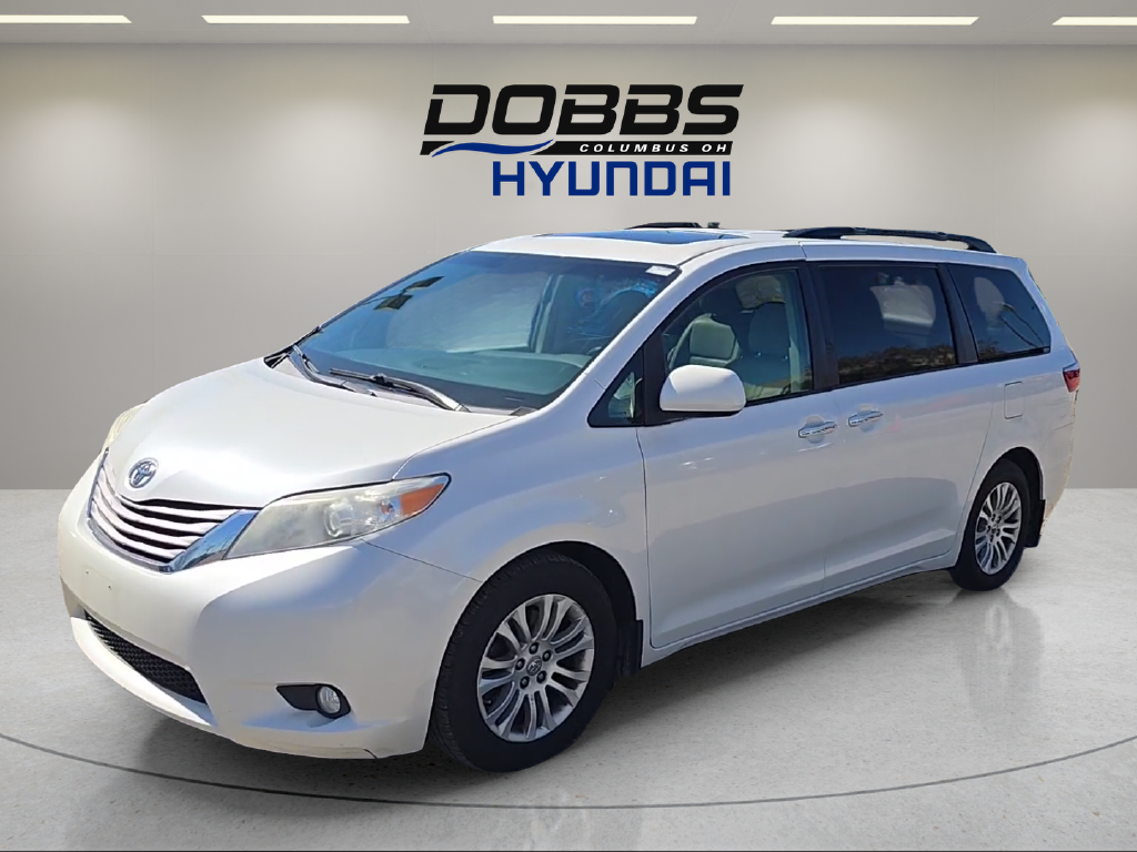 Used 2016 Toyota Sienna XLE Premium Minivan/Van