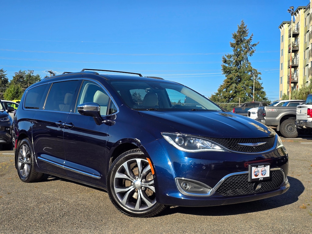 Used 2017 Chrysler Pacifica Limited Mini-Van