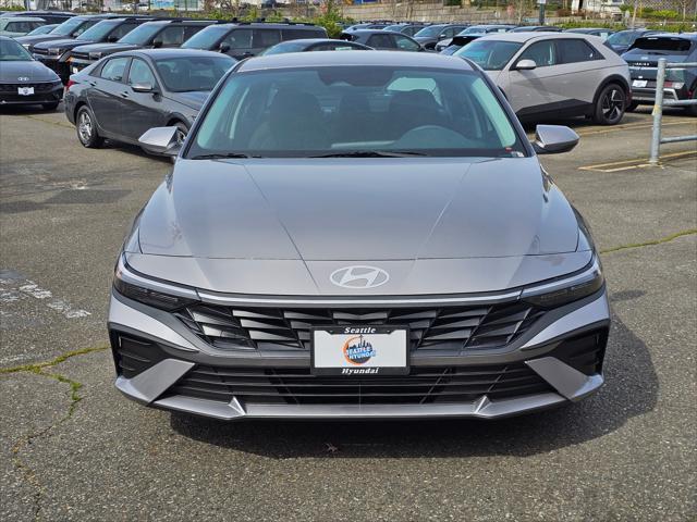 New 2026 Hyundai Elantra SE Car