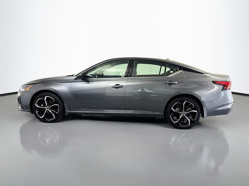 Used 2025 Nissan Altima SR 4dr Car
