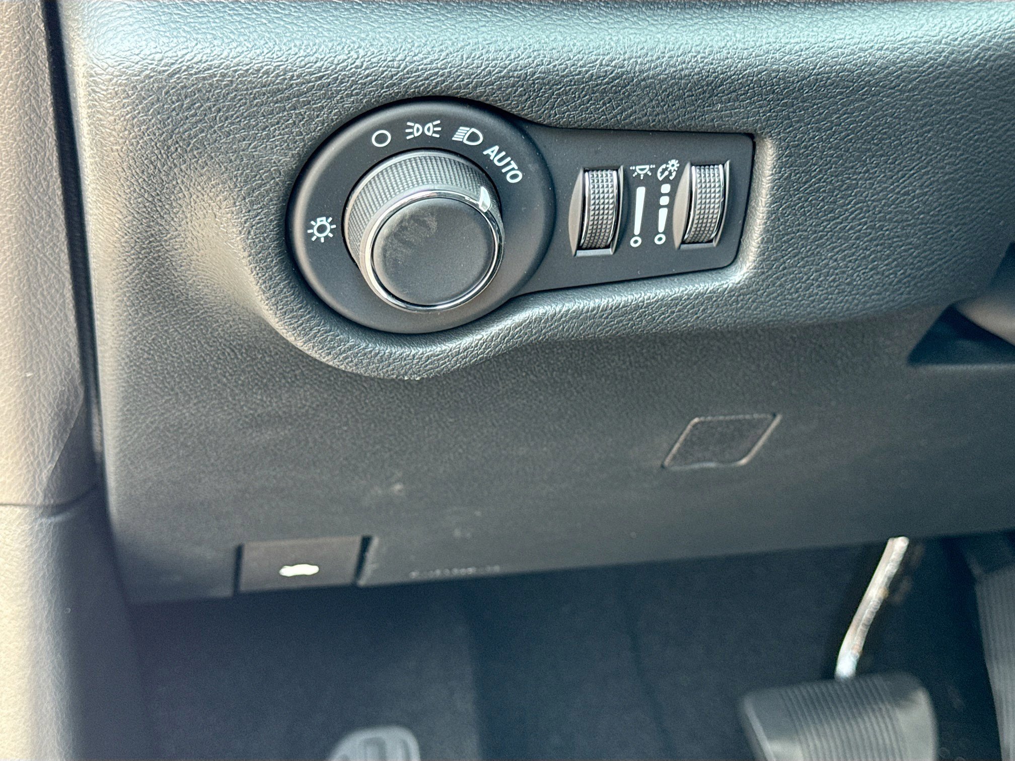2026 Chrysler Voyager LX - Photo 23