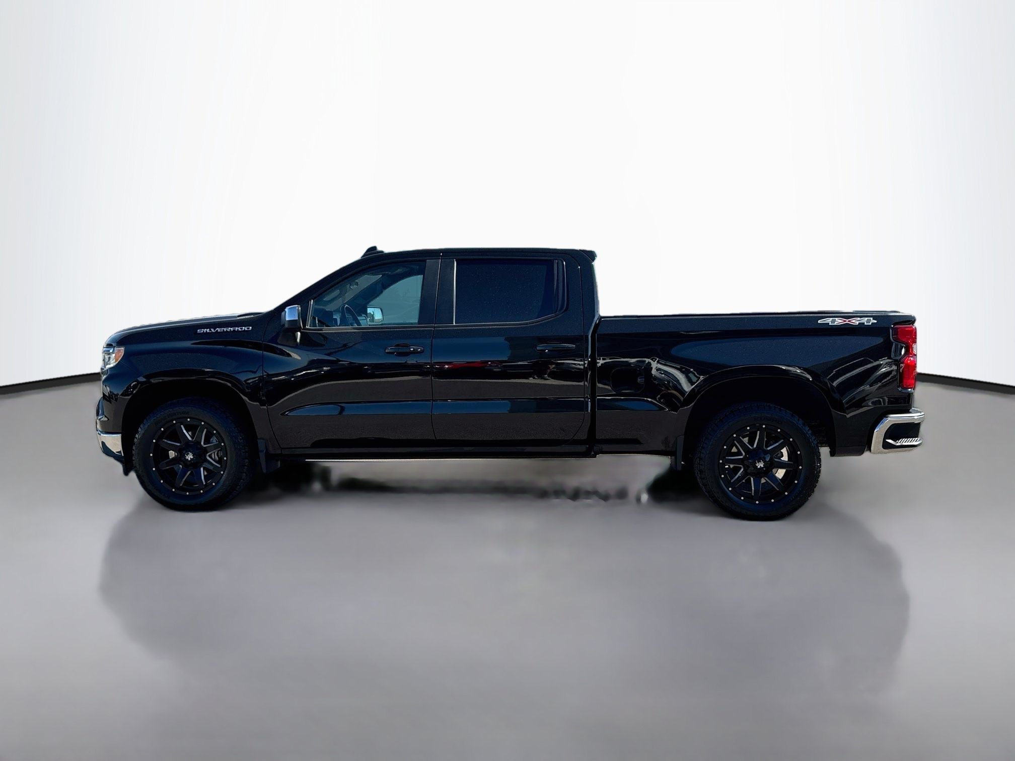 Used 2023 Chevrolet Silverado 1500 LT w/1LT Crew Cab Pickup
