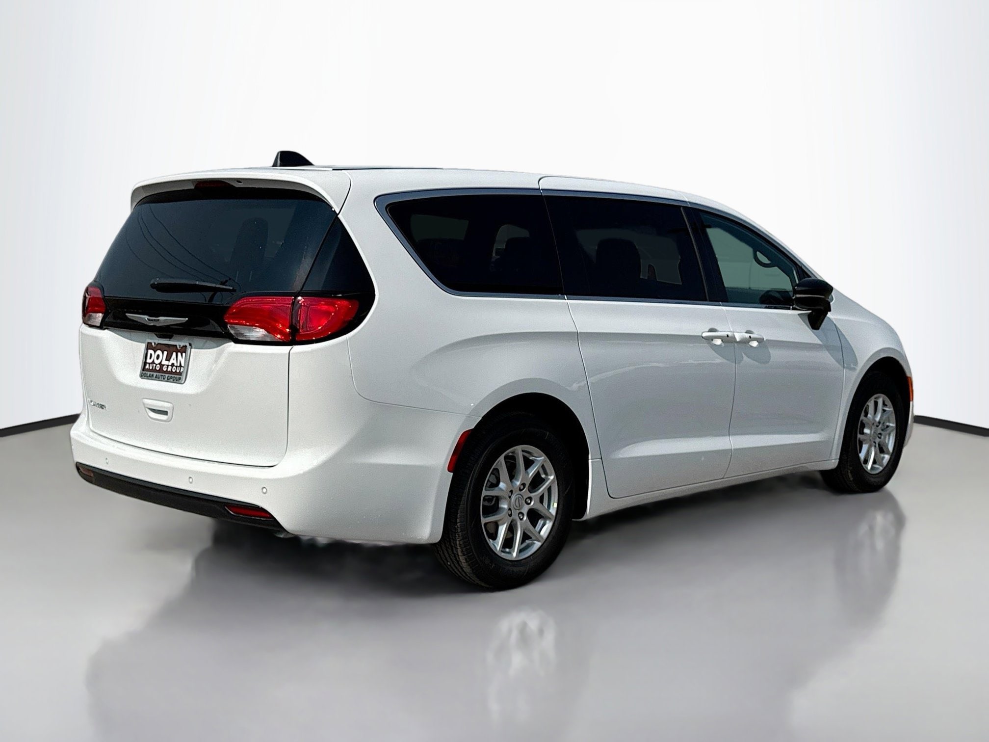 2026 Chrysler Voyager LX - Photo 5