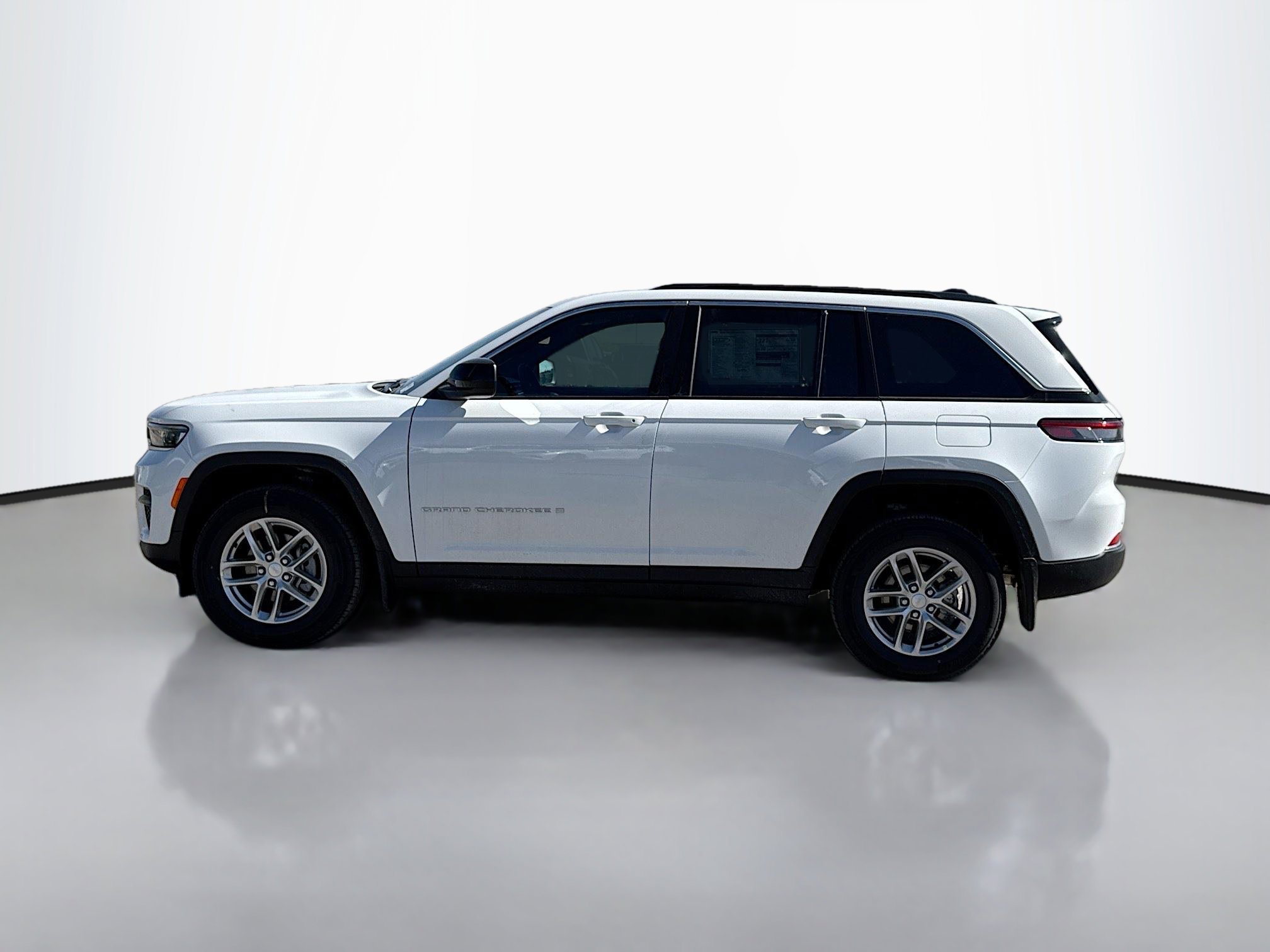 New 2026 Jeep Grand Cherokee Laredo Sport Utility