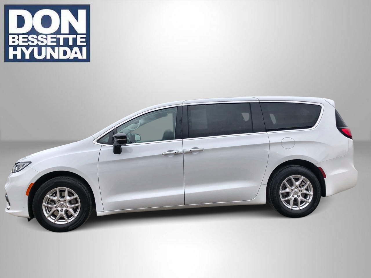 Used 2024 Chrysler Pacifica Touring L Mini-van Passenger