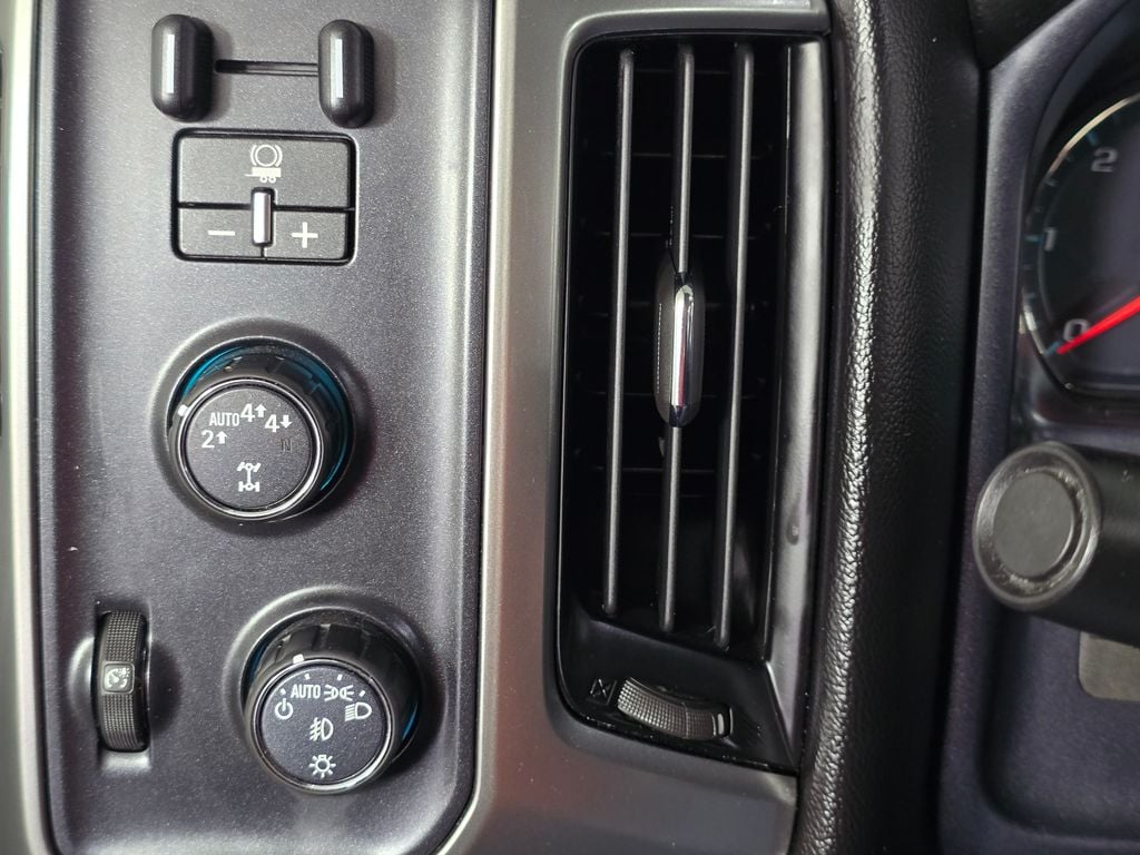 2018 Chevrolet Silverado 1500 LT - Photo 24