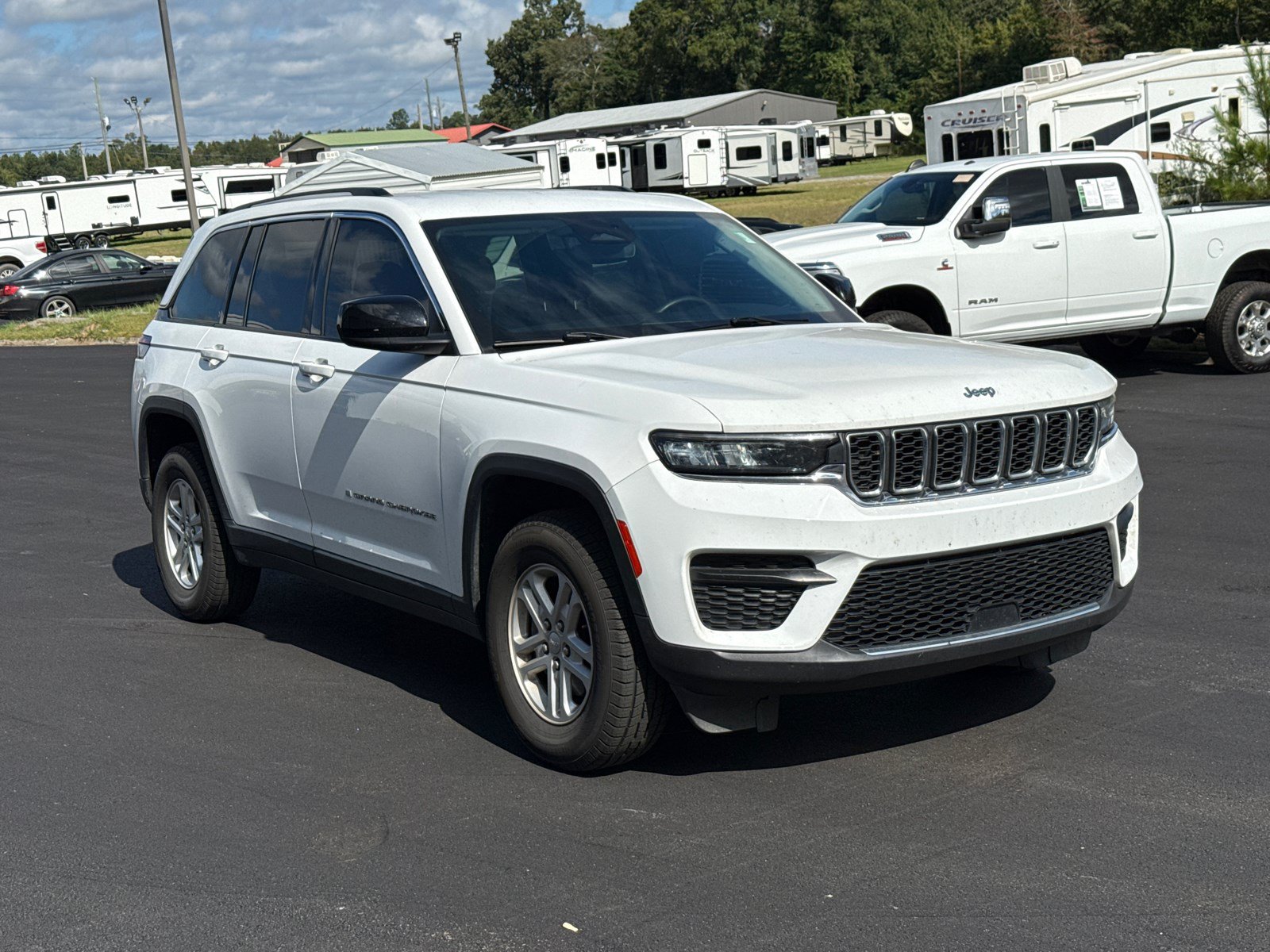 Used 2023 Jeep Grand Cherokee Laredo SUV