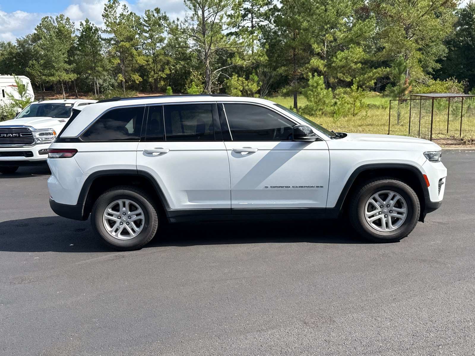 Used 2023 Jeep Grand Cherokee Laredo SUV