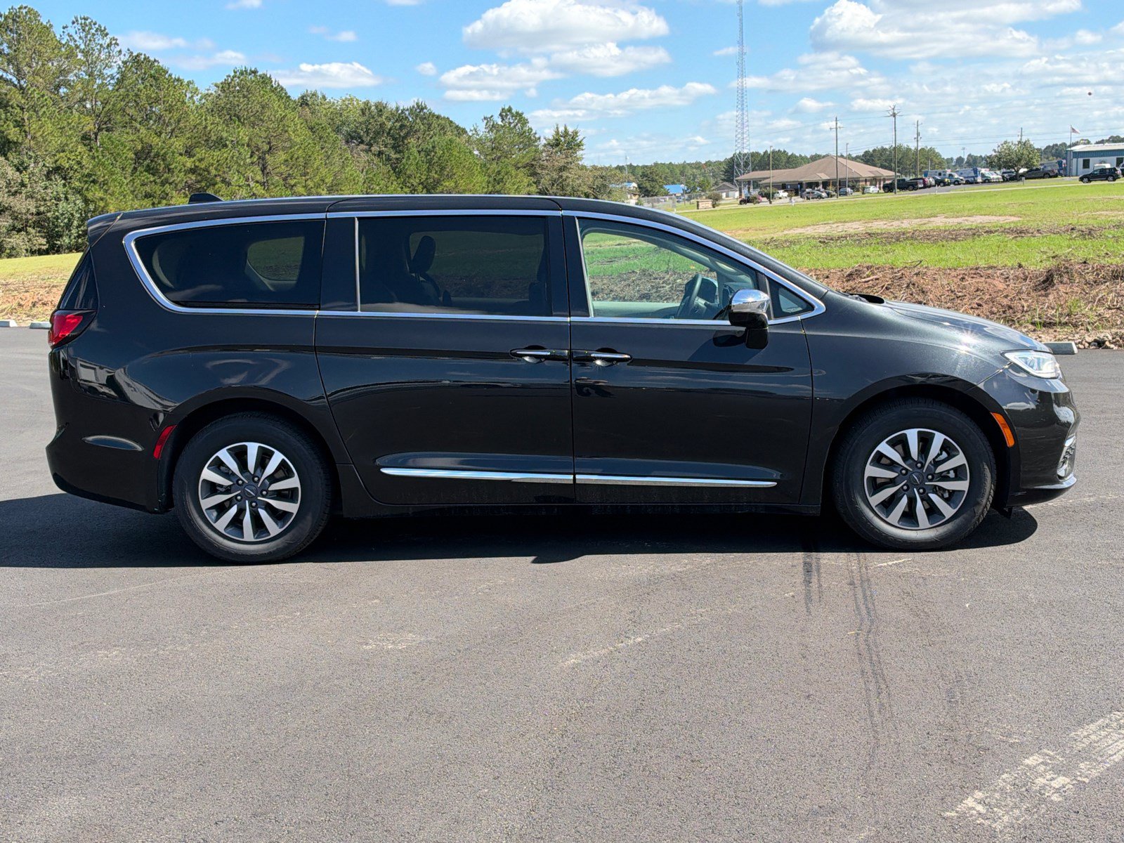Used 2023 Chrysler Pacifica Plug-In Hybrid Limited Van Passenger Van