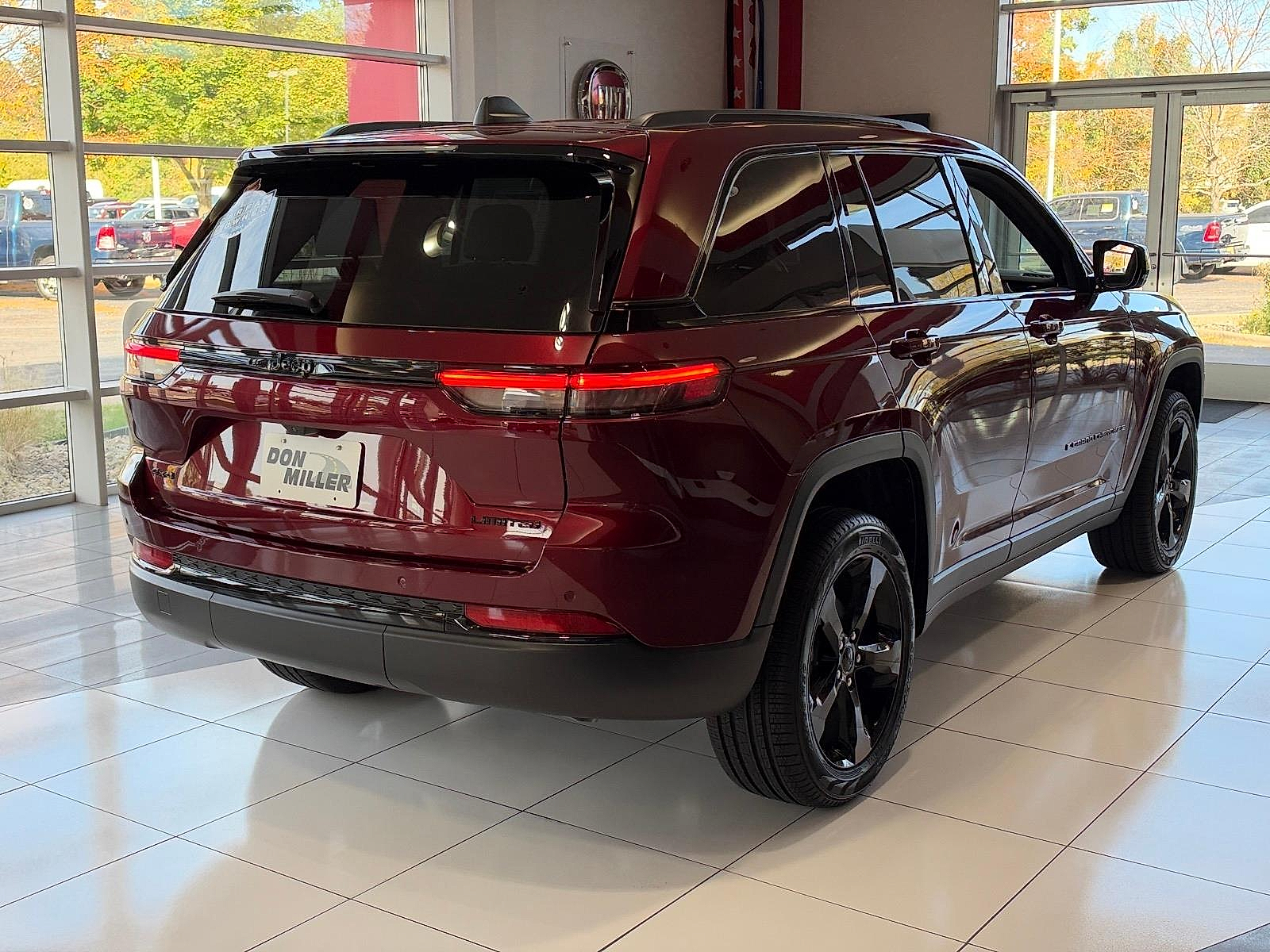 Used 2025 Jeep Grand Cherokee Limited 4x4 Sport Utility