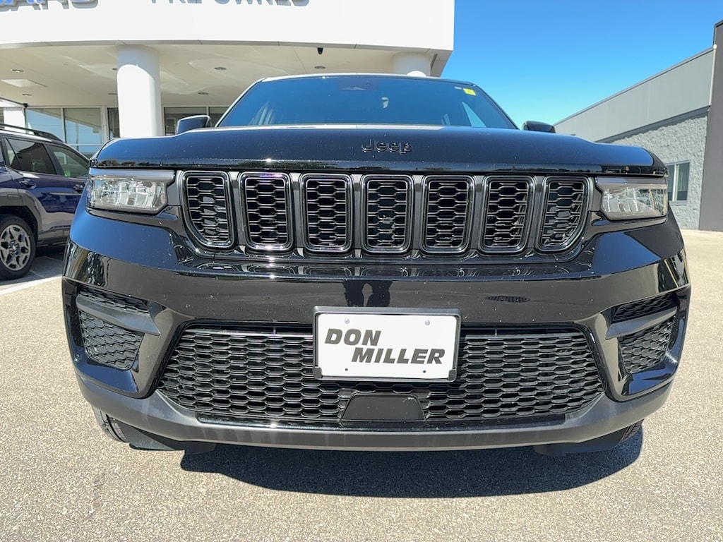 Used 2025 Jeep Grand Cherokee Altitude X 4x4 SUV