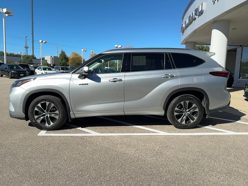 Used 2020 Toyota Highlander Hybrid XLE SUV