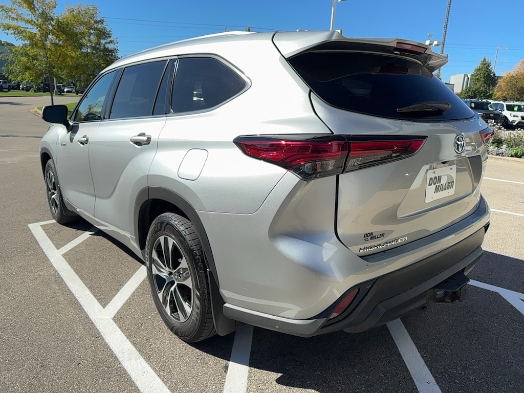 Used 2020 Toyota Highlander Hybrid XLE SUV