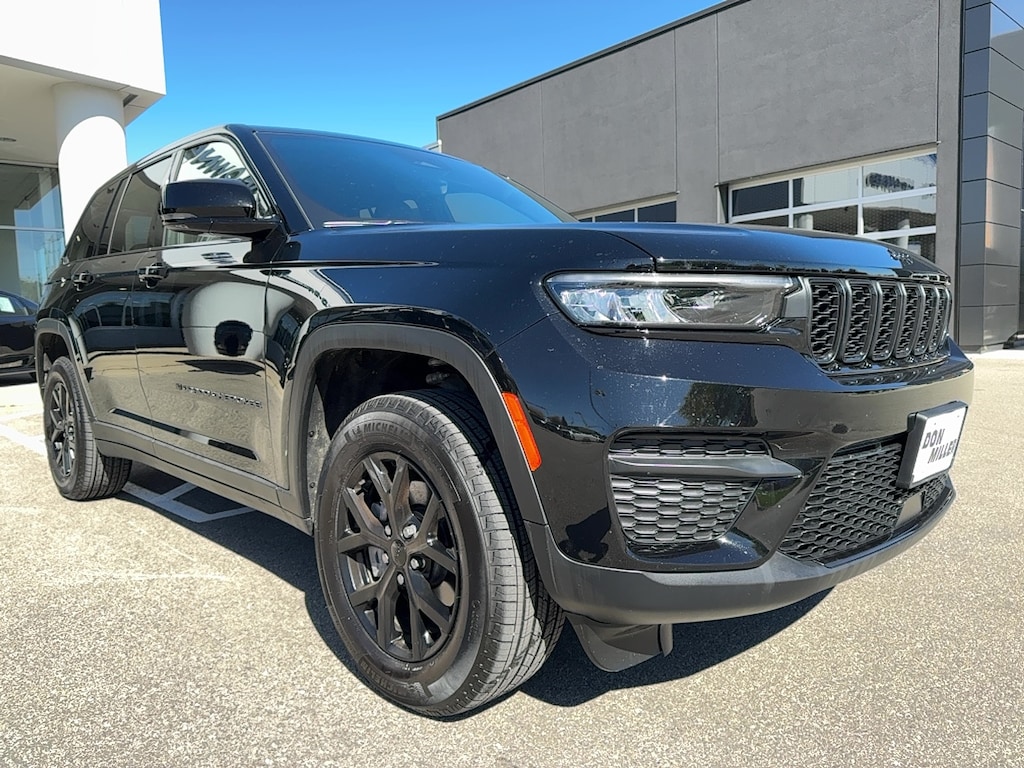 Used 2025 Jeep Grand Cherokee Altitude X 4x4 SUV
