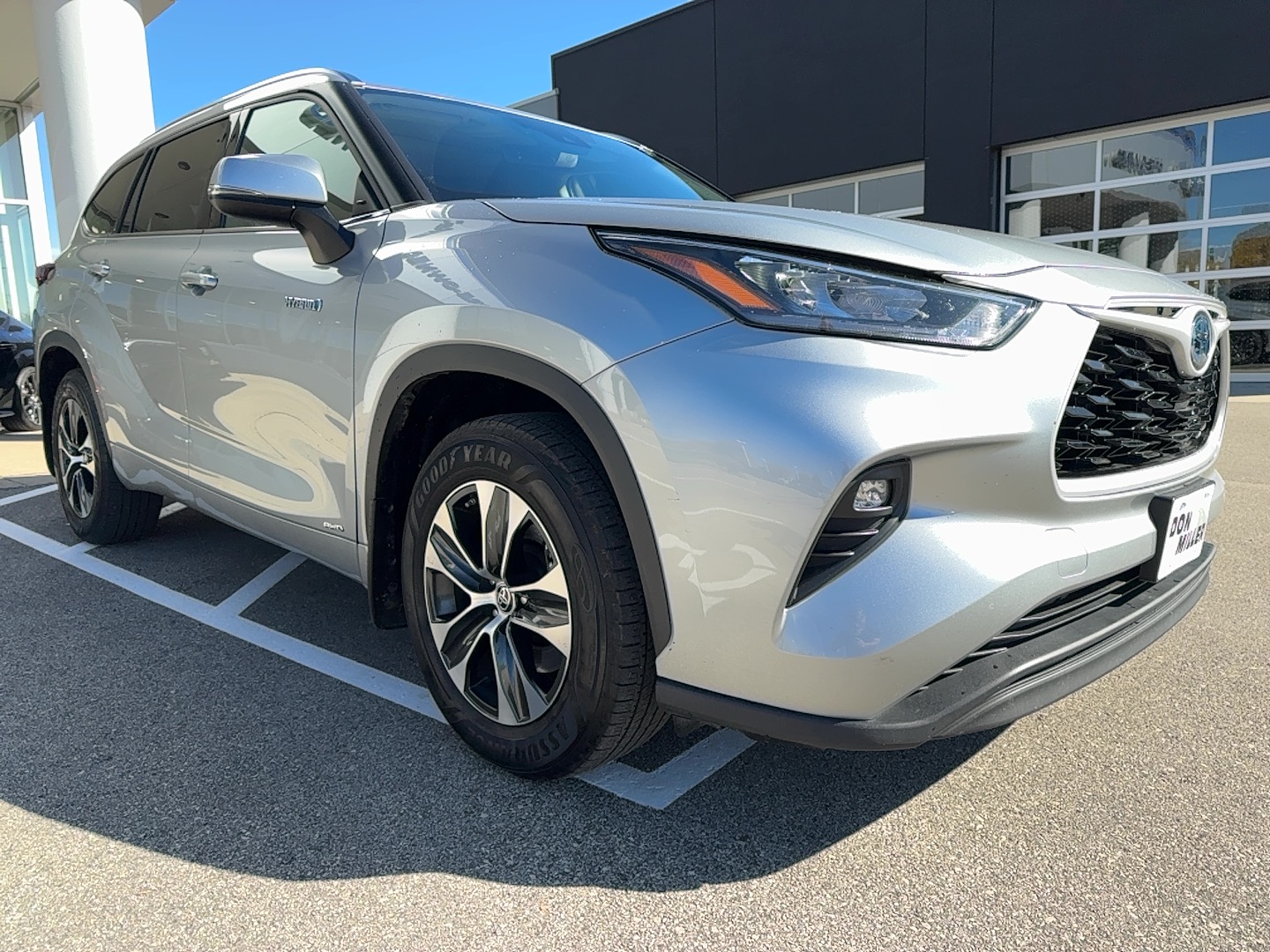 Used 2020 Toyota Highlander Hybrid XLE SUV